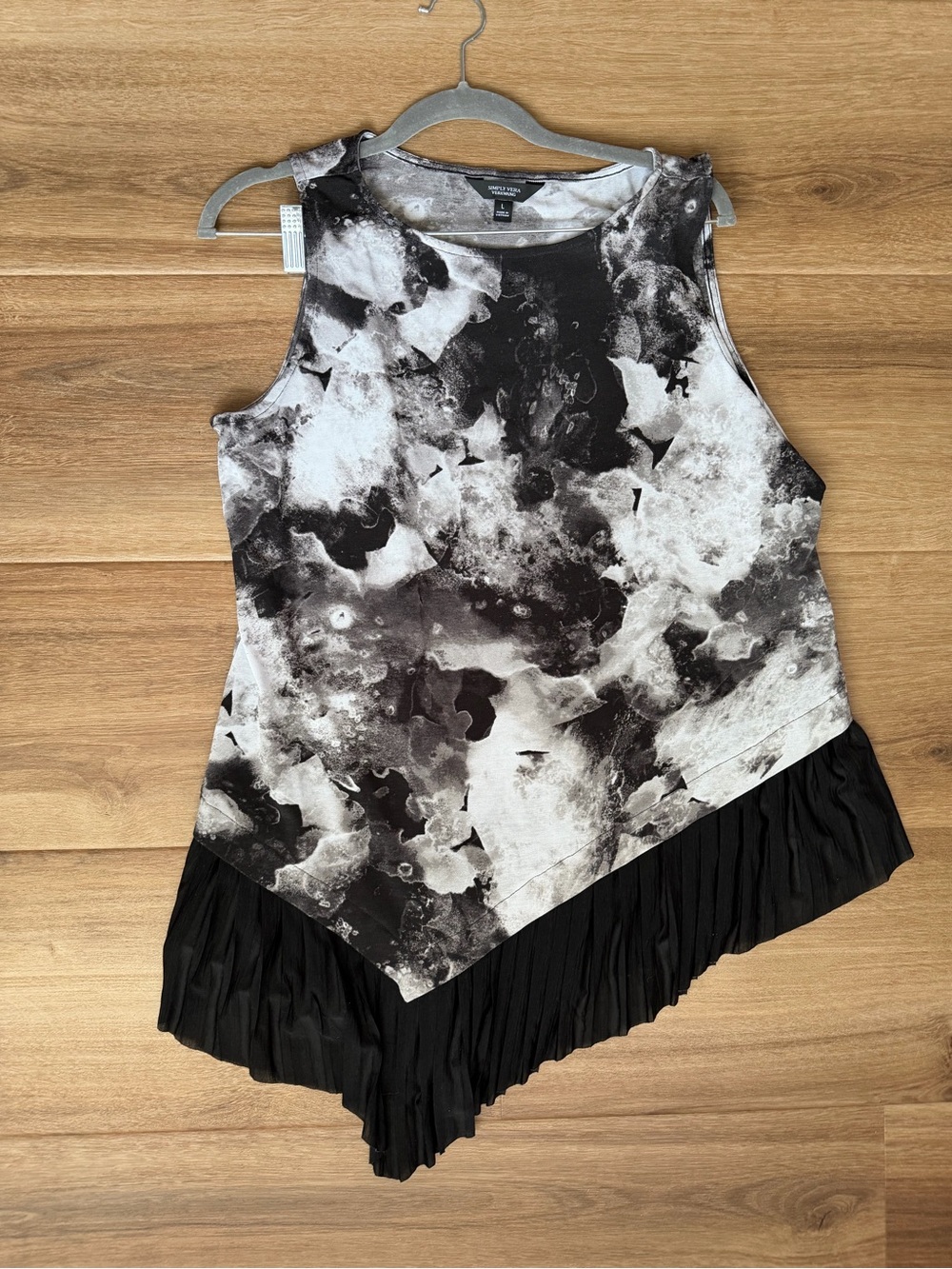Simply Vera Vera Wang Black & White Abstract Handkerchief Tank